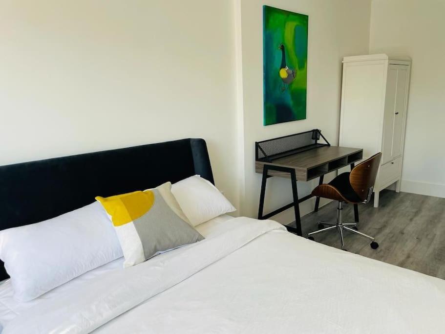 Stunning Huge Openplan 2Bed Flat Apartment Woking Exterior foto