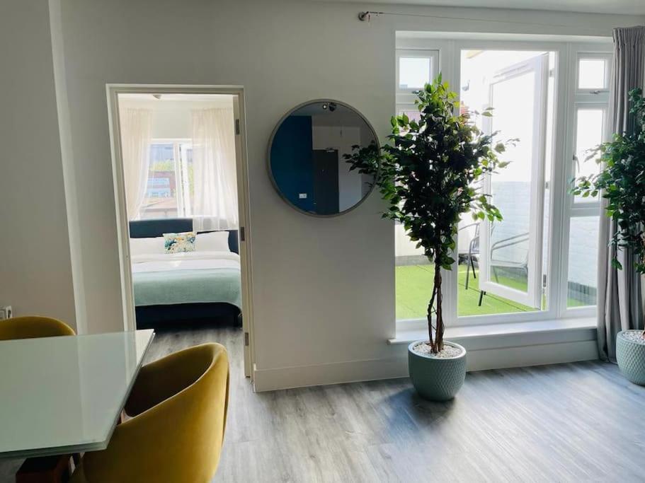 Stunning Huge Openplan 2Bed Flat Apartment Woking Exterior foto