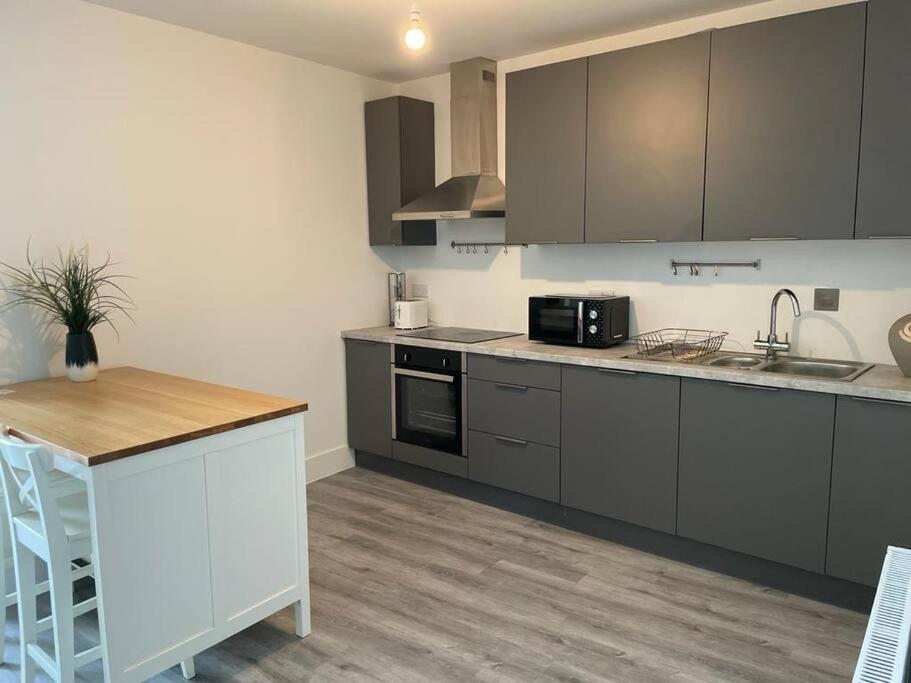 Stunning Huge Openplan 2Bed Flat Apartment Woking Exterior foto