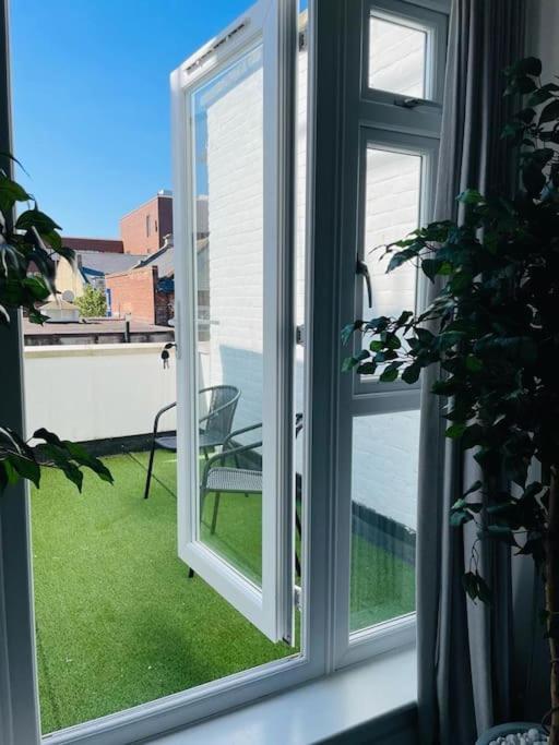 Stunning Huge Openplan 2Bed Flat Apartment Woking Exterior foto