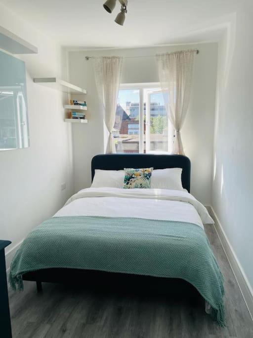 Stunning Huge Openplan 2Bed Flat Apartment Woking Exterior foto