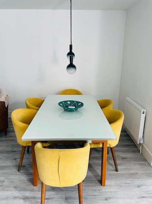 Stunning Huge Openplan 2Bed Flat Apartment Woking Exterior foto