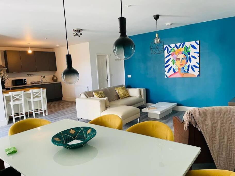 Stunning Huge Openplan 2Bed Flat Apartment Woking Exterior foto